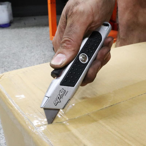 UTILITY KNIFE AUTO RETRACTABLE